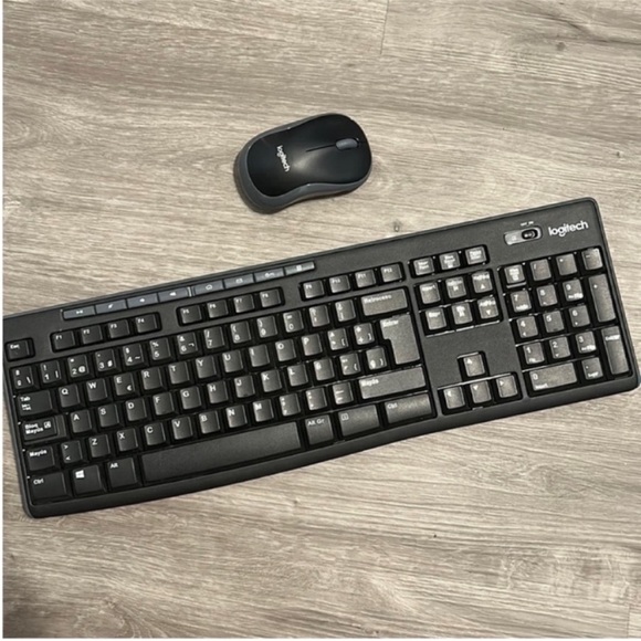 Logitech Other - 🩷FIRM PRICE🩷Logitech K270 Wireless Keyboard + mouse